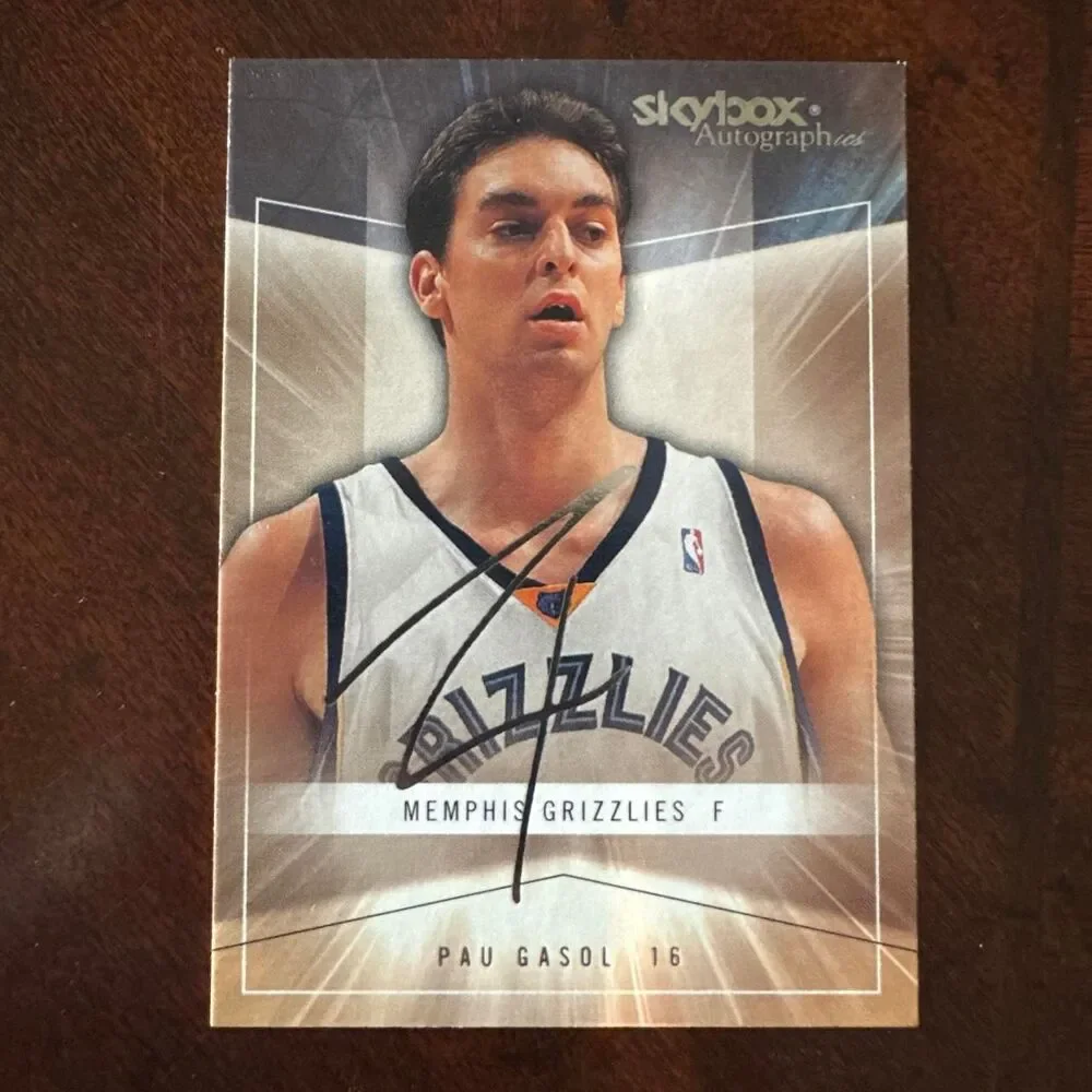 2005 Pau Gasol Memphis Grizzlies basketball card Skybox Autographics